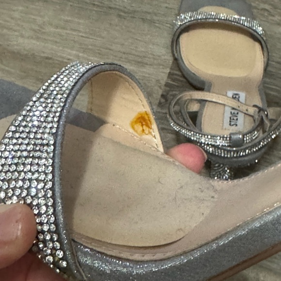 Women's Steve Madden Silver Rhinestoned Ankle Strap Mid Height Heels - Picture 9 of 9